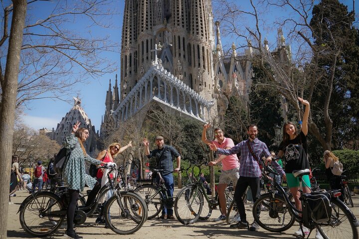 Bike Tour of Antoni Gaudi's UNESCO World Heritage Sites